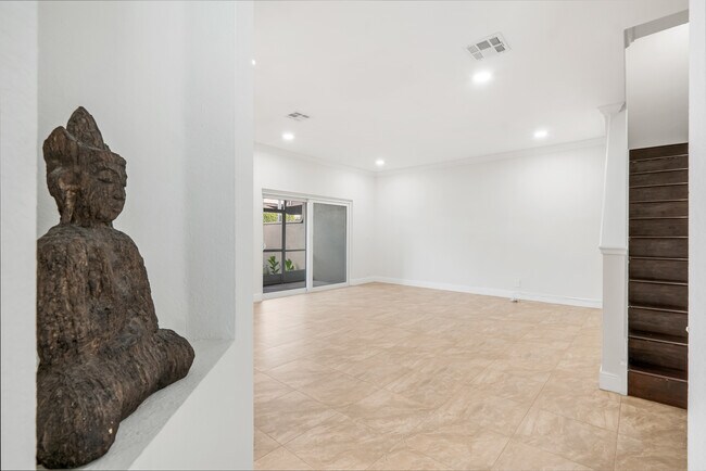 Building Photo - 5611 NW 118th Dr