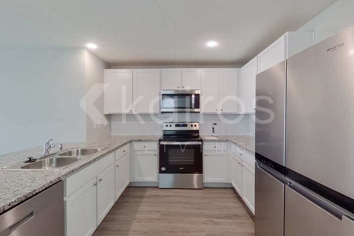 Building Photo - 8700 SW 43rd Ter