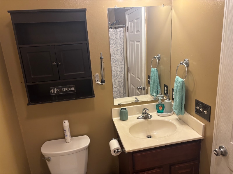 Building Photo - 1624 N Cherry St