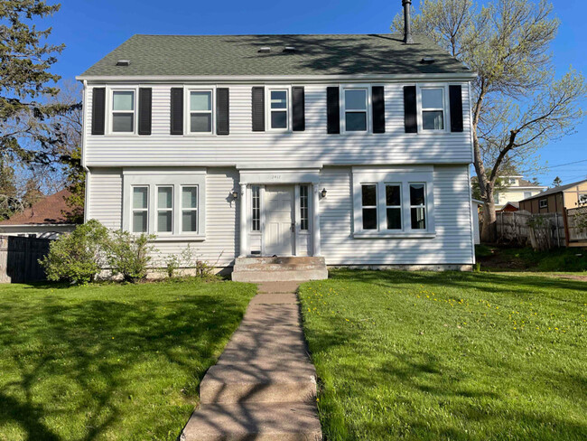 Primary Photo - 2417 E 3rd St