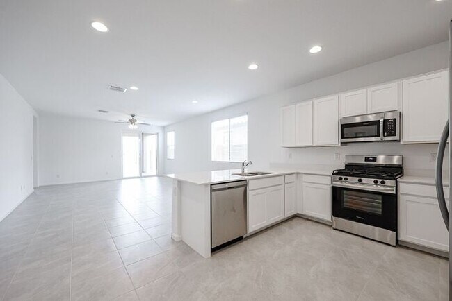Building Photo - Alamar Subdivision 5 Bedroom Home For RENT!