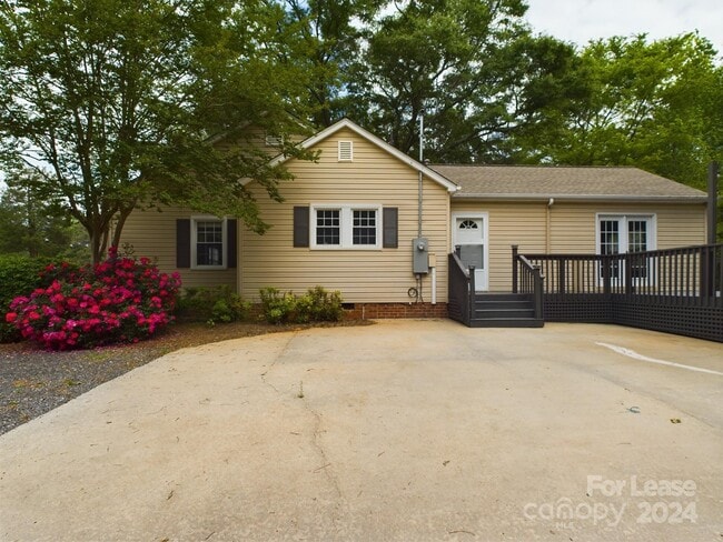 Building Photo - 618 Monroe Hwy