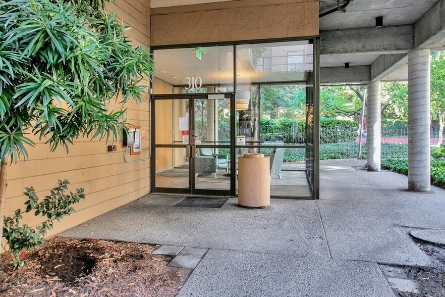 Building Photo - 310 N Civic Dr