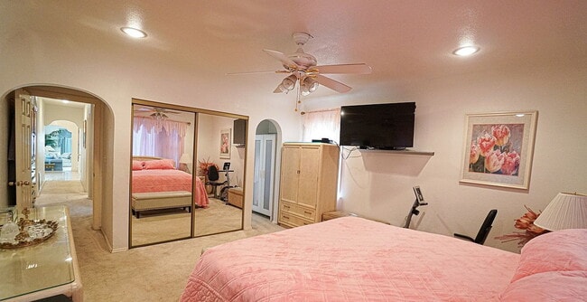 Building Photo - 3-Bedroom with 2 Baths and Spacious 2002 Sq Ft in Los Angeles!