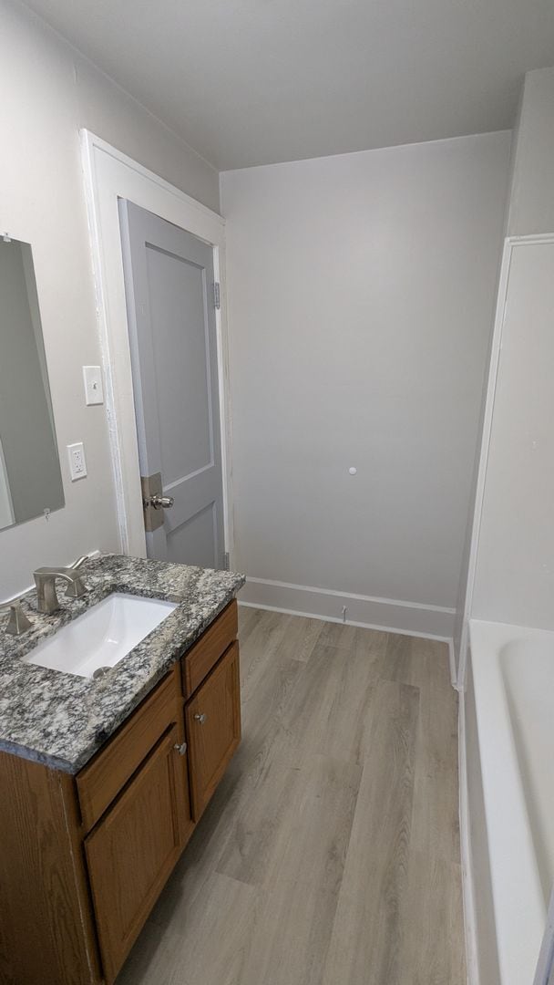 Building Photo - Newly renovated gem located in Akron