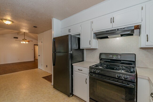 Building Photo - 450 Norvell St