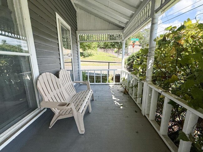 Building Photo - 422-424 E State St Ithaca