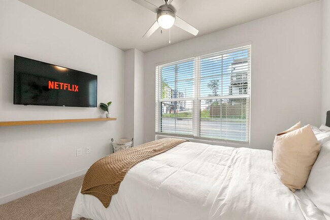 Building Photo - 2048 Bolton Dr NW