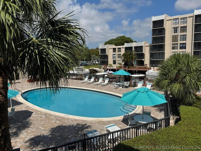Building Photo - 6 Royal Palm Way