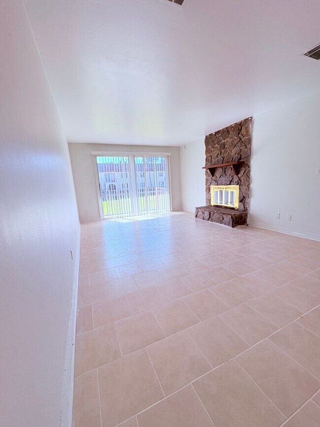 Building Photo - Location, Location, Location!