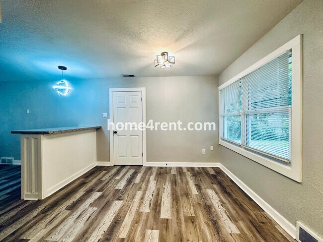 Building Photo - Lovely Three Bedroom Home in KCMO and an Updated Kitchen  w/ Granite and SS Appliances, including...