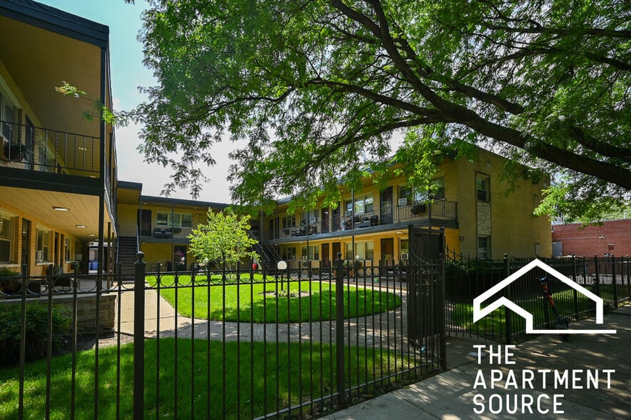 Building Photo - 1735 W Bryn Mawr Ave