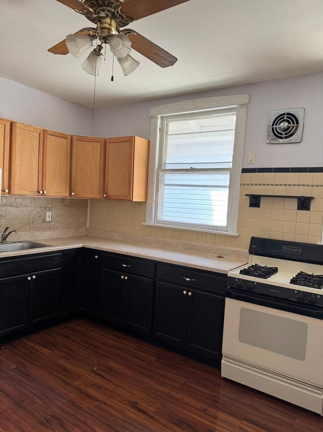 Building Photo - 4741 N Kilbourn Ave