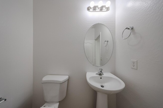 Building Photo - 41298 W Park Hill Dr