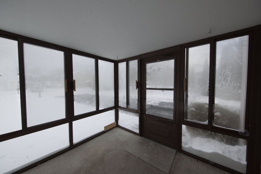 Building Photo - 9249 Whitall Ln