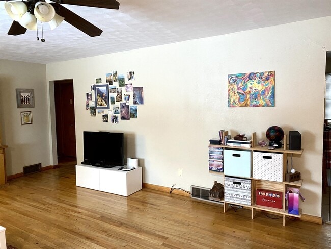 Building Photo - 1804 Broadview Pl