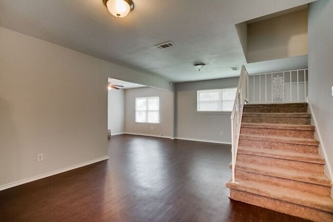 Building Photo - No Application Fees* $500 off 1st month re...