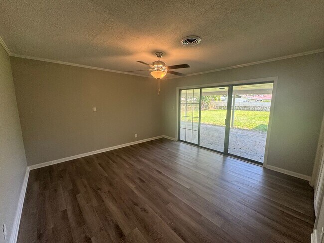 Building Photo - 2613 Plantation Dr