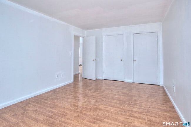 Building Photo - 638 Cove Rd