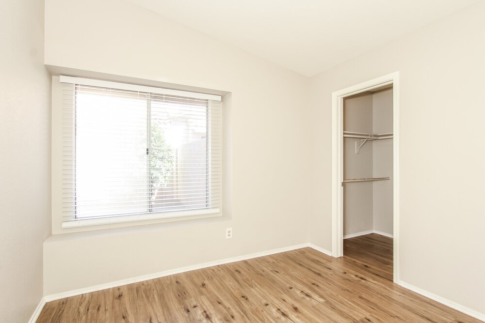 Building Photo - 1144 E Liberty Shores Dr