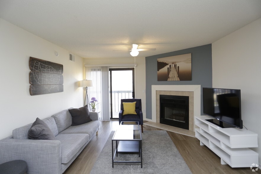 2BR, 2BA - 2A_996 SF - Reserve at Hillcrest