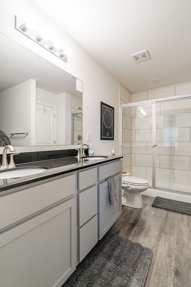 Building Photo - Like New Home LOADED w/Amenities at Lakewood S/D in Lowell!