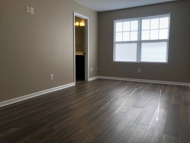 Building Photo - 121 Shadow Creek Cove
