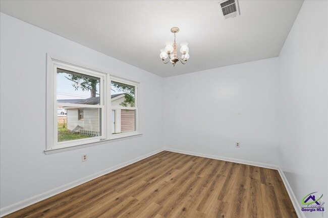 Building Photo - 202 Self St