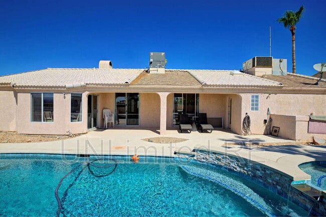 Building Photo - 304 Acoma Blvd S