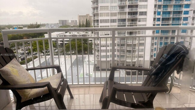Building Photo - 18031 Biscayne Blvd