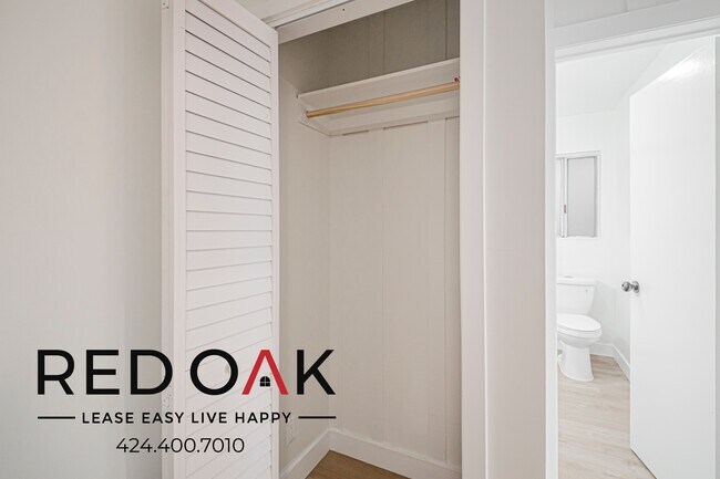 Building Photo - 426 S Venice Blvd