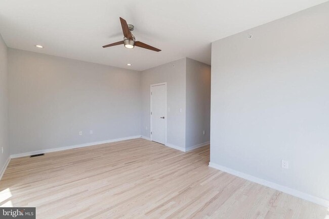 Building Photo - 1351 S Myrtlewood St