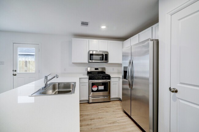 Building Photo - 8907 Estes Lks Dr