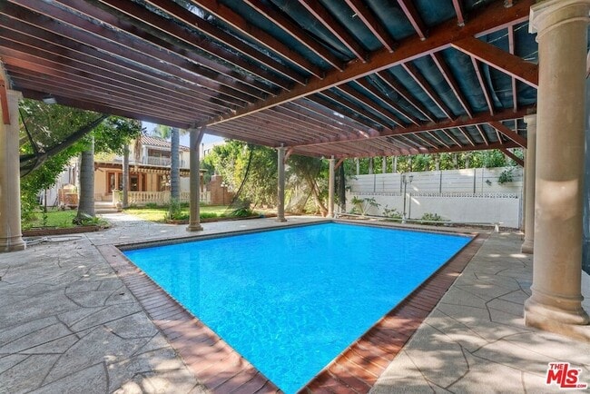 Building Photo - 15123 Greenleaf St