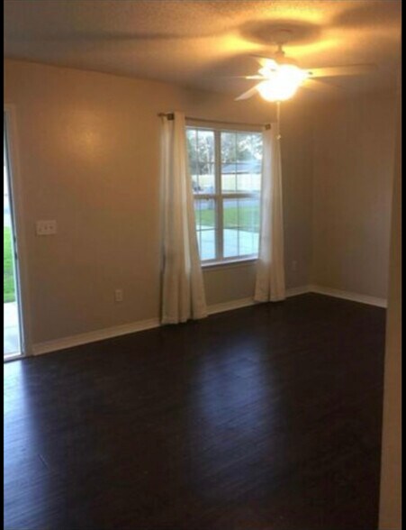 Building Photo - 5427 Lucy Ln