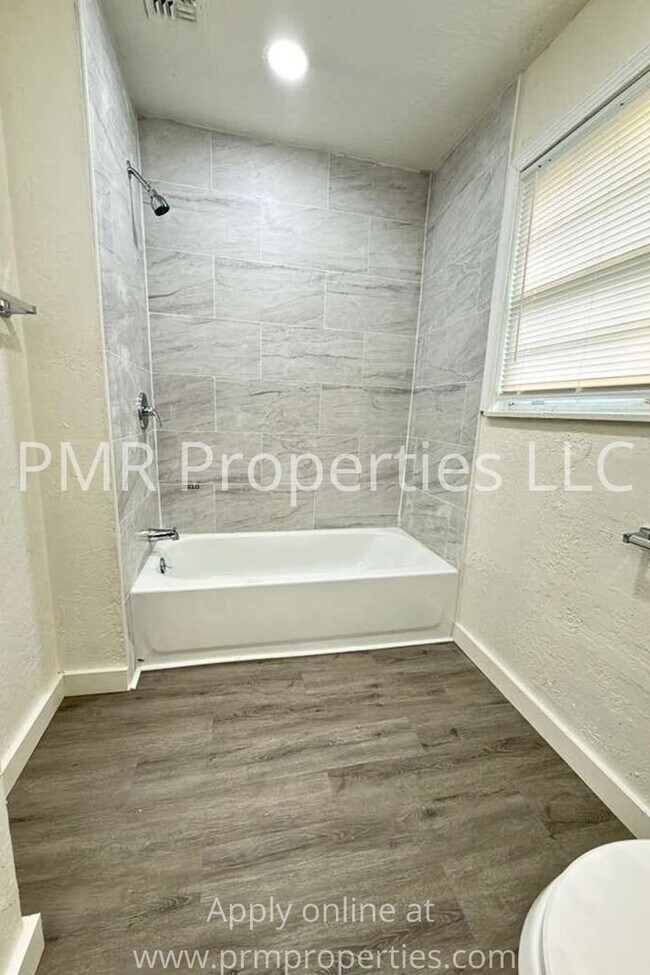 Building Photo - 4 Bedrooms / 2 Bathrooms House