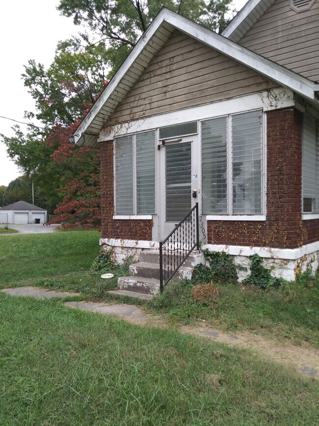 Building Photo - 2305 7th Street Rd