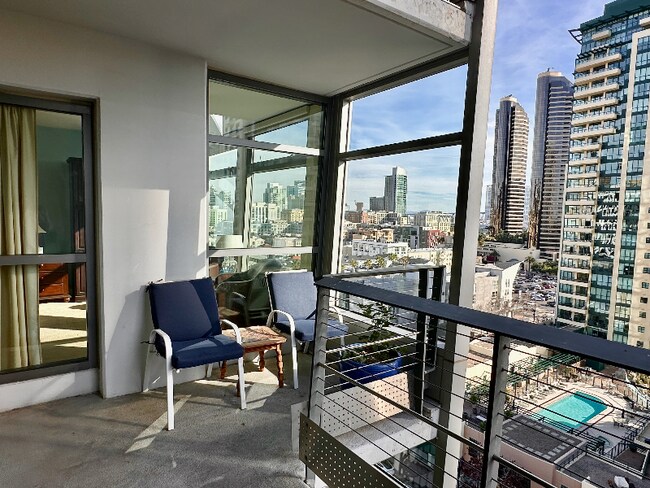 Building Photo - 654 Front St