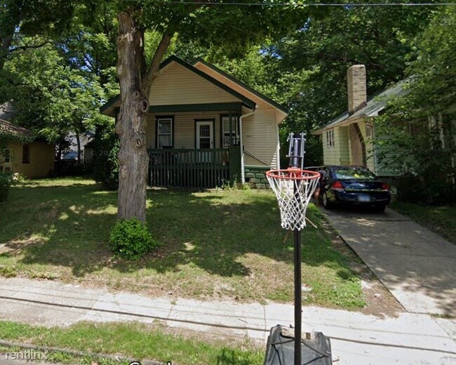 2 br, 1 bath House 2420 North Peoria Avenue 2420 N Peoria Ave