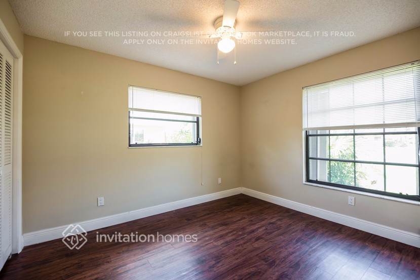 Building Photo - 2212 Viscaya Pkwy