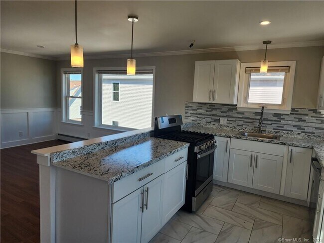 Building Photo - 120 Downing St