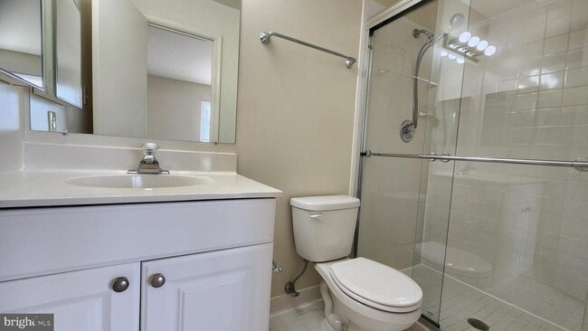 Building Photo - Arlington Townhouse With Attached Garage!