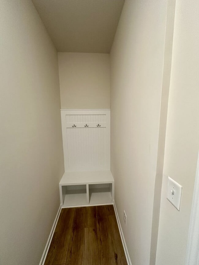 Building Photo - Nice 2BR/2BA - ONE MONTH FREE RENT