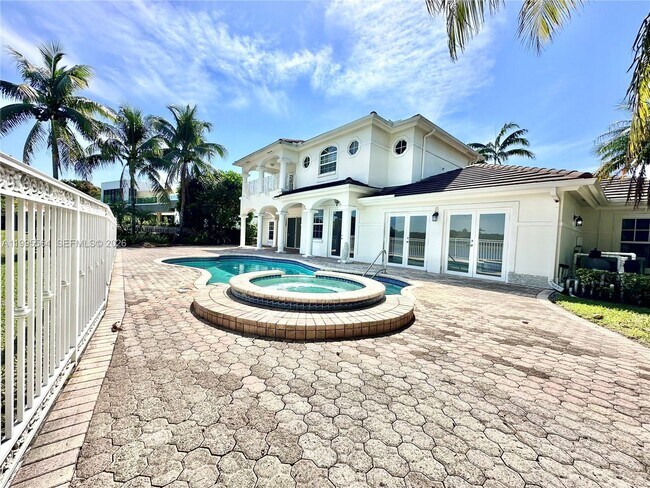 Building Photo - 5023 NW 94th Doral Pl