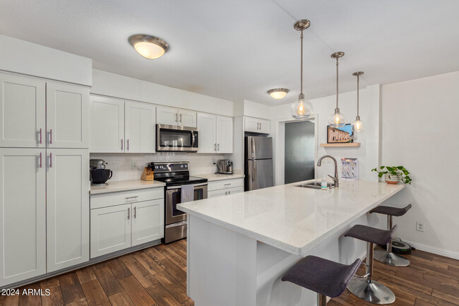 Building Photo - 2126 S Stanley Pl