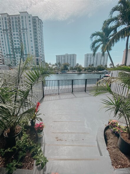 Building Photo - 316 Poinciana Island Dr