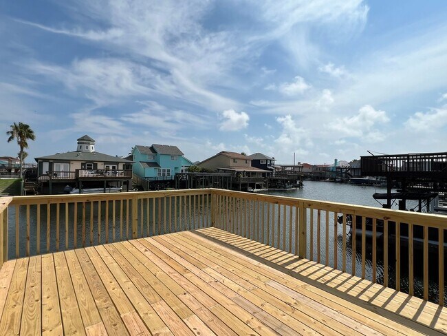 Building Photo - WATERFRONT HOME  - SOUTHEAST FACING W/ NEW DECK & BOATLIFT