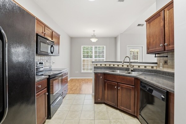 Building Photo - 127 Pine View Crossing