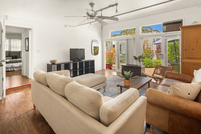 Building Photo - 1116 S La Jolla Ave