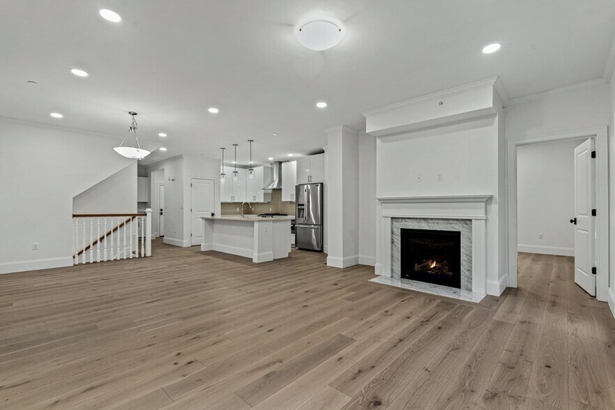 Building Photo - 19 Lily Pond Ln